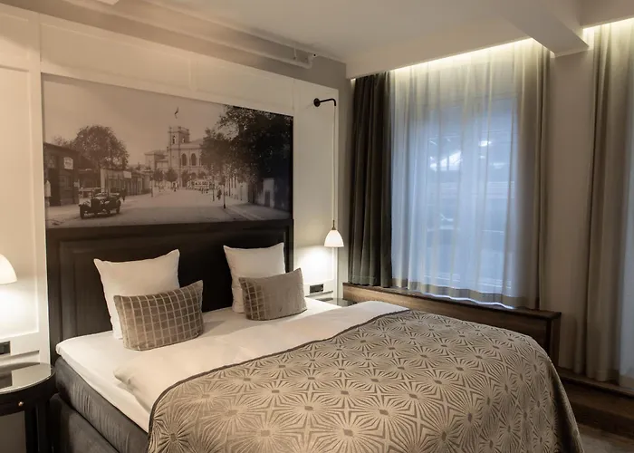 Ascot Hotel